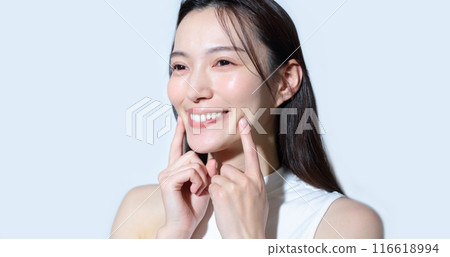 一個擁有美麗牙齒的女人的形象 116618994