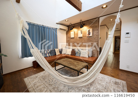Living room of a house 116619450