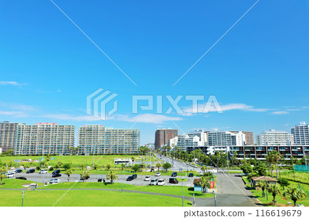 千葉縣新浦安、藍天城市景觀與公寓 116619679