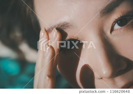 眼睛 女生 女孩 116620648