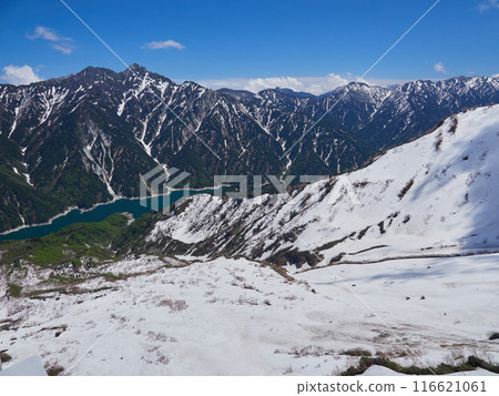 立山黑部阿爾卑斯山脈路線的黑部平展望台是初夏的旅遊勝地，從黑部平展望台可以欣賞到北阿爾卑斯山的壯麗景色。 116621061