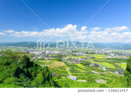 浮羽稻荷神社(福岡縣浮羽市)是浮羽的能量景點,從展望台可以欣賞到壯麗的全景。 浮羽稻荷神社(福岡縣浮羽市)是浮羽的能量景點,從展望台可以欣賞到壯麗的全景。 116621457