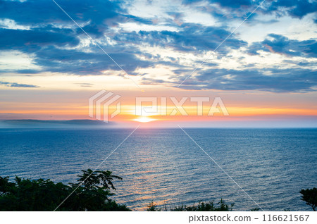 Sunrise over the sea in the early morning in Higashiizu 116621567