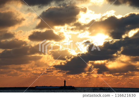 Glittering Sunset 116621630