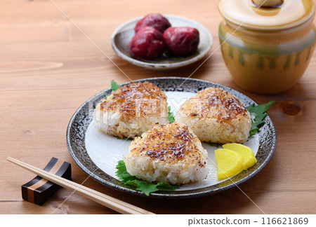 Grilled rice ball 116621869