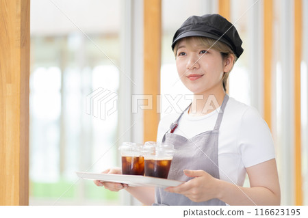 A blonde woman with short hair working at a cafe (free hair color, work in your own style, work environment) A blonde woman with short hair working at a cafe (free hair color, work in your own style, work environment) 116623195