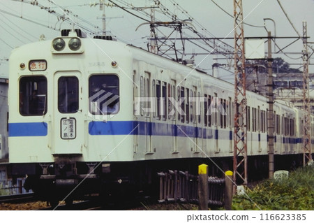Odakyu, Yumoto-Enoshima combined express, 2400 series 2498 + 9000 series, Izumi Tamagawa-Noborito, 1981.9.13 Odakyu, Yumoto-Enoshima combined express, 2400 series 2498 + 9000 series, Izumi Tamagawa-Noborito, 1981.9.13 116623385