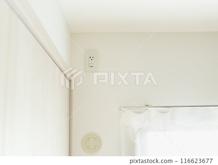 Air conditioner outlet at the top of the wall 116623677