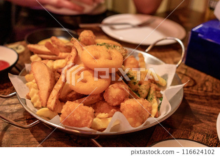 韓國雞肉和馬鈴薯的有趣餐點 116624102