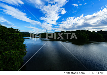 2024年夏天 雲朵掠過布諾米水壩湖,湖面上倒影的變化從日落前到夜景#39 2024年夏天 雲朵掠過布諾米水壩湖,湖面上倒影的變化從日落前到夜景#39 116624705