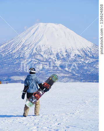 Snowboarders enjoying Niseko with Mt. Yotei in the background Snowboarders enjoying Niseko with Mt. Yotei in the background 116624808