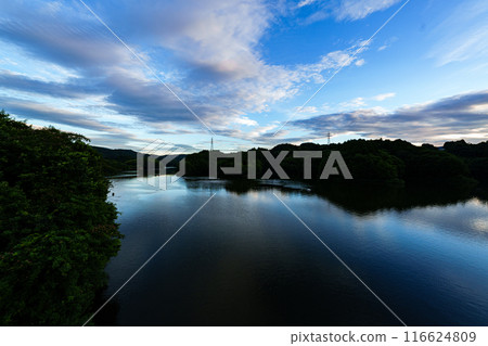 2024年夏天 雲朵掠過布諾米水壩湖,湖面上倒影的變化從日落前到夜景#91 2024年夏天 雲朵掠過布諾米水壩湖,湖面上倒影的變化從日落前到夜景#91 116624809