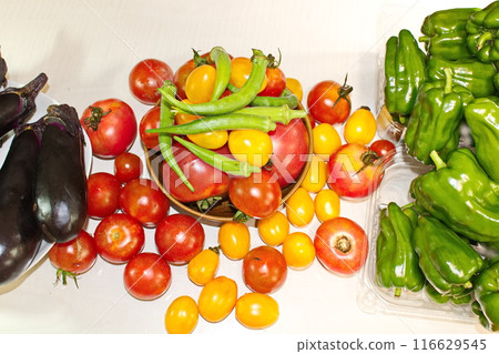 A collection of freshly picked summer vegetables 116629545