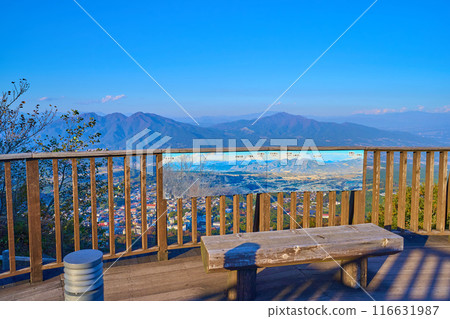 從群馬縣澀川市伊香保町上野山公園的Tokimeki Deck(展望台)東北方向眺望秋天的景色 從群馬縣澀川市伊香保町上野山公園的Tokimeki Deck(展望台)東北方向眺望秋天的景色 116631987