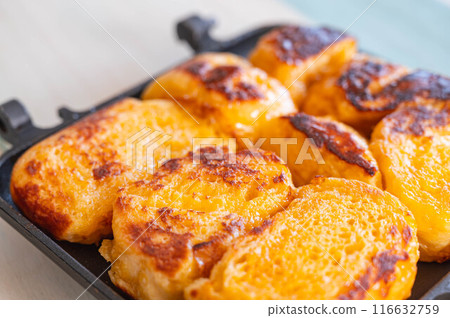 用熱三明治機製作的法式吐司 用熱三明治機製作的法式吐司 116632759