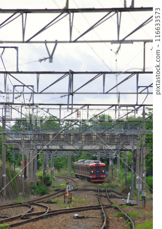 信濃鐵道115系列車到達田中站,幹線時代的氣氛依然存在_2024年6月9日拍攝 信濃鐵道115系列車到達田中站,幹線時代的氣氛依然存在_2024年6月9日拍攝 116633573