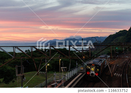 Hisatsu Orange Railway HSOR-100 type train leaving the station at dusk 116633752
