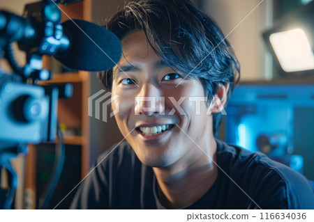 日本男子在他的房間拍攝影片分發(現場分發/YouTube/YouTuber/創作者) 日本男子在他的房間拍攝影片分發(現場分發/YouTube/YouTuber/創作者) 116634036