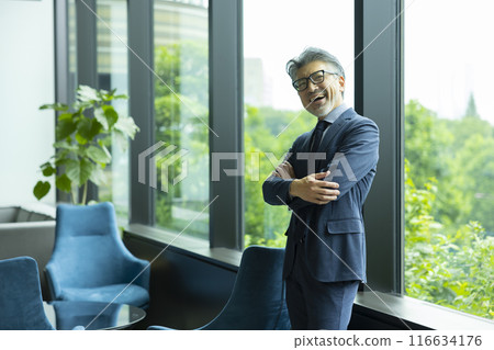 窗邊的白髮商人 116634176