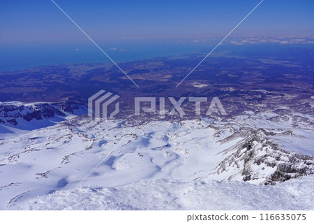 Snow fields and the Sea of Japan from the summit of Mt. Chokai in winter 116635075