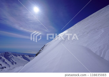 The steep slopes and sunshine on Mount Chokai's new peak in winter The steep slopes and sunshine on Mount Chokai's new peak in winter 116635083