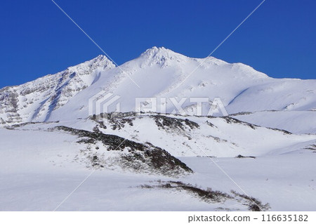從雪原看冬天的鳥海山 116635182