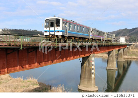 [JR West] Kiha 120 series (San'in Line: Ozekiyama to Miyoshi, Umasa River Bridge) 116635371