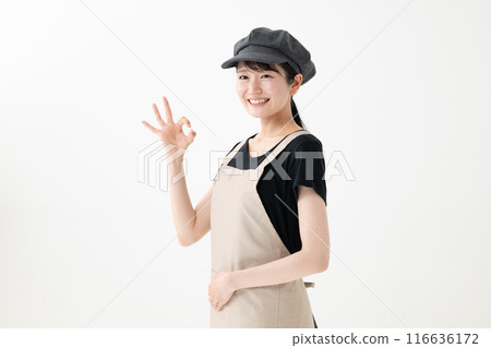 圍裙的女人 OK 標誌 圍裙的女人 OK 標誌 116636172
