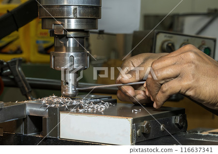 The metal working operation on NC milling machine. 116637341