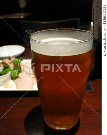 在英國酒吧喝啤酒（艾爾） 116638528