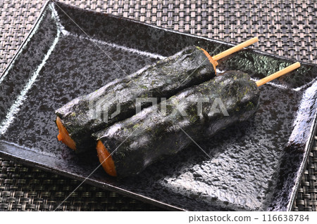 2 skewers of grilled seaweed 2 skewers of grilled seaweed 116638784