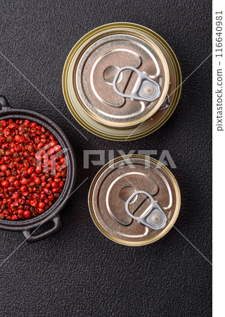 Metal can with canned meat or fish with a key to open it 116640981