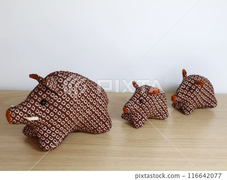 Mother and child boar made from kimono fabric Mother and child boar made from kimono fabric 116642077
