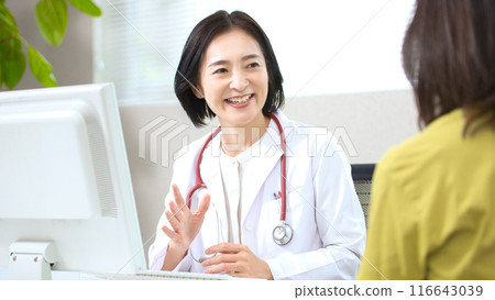 Middle-aged female doctor to see Middle-aged female doctor to see 116643039
