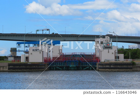 Amagasaki Lock (Amagasaki Lock), which has a lock system similar to that of the Panama Canal. The second lock seen from the sea side. Amagasaki Lock (Amagasaki Lock), which has a lock system similar to that of the Panama Canal. The second lock seen from the sea side. 116643046
