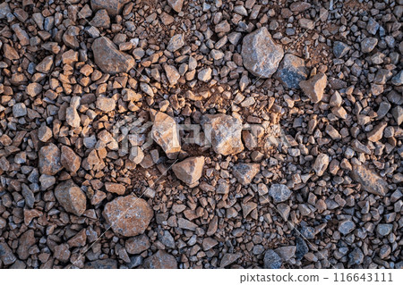 Dusty road close p view form top 116643111