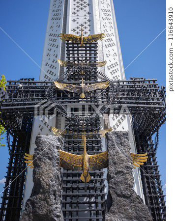 【烏克蘭】首都基輔郊區大饑荒紀念博物館的一座塔樓和幾塊鳥雕 116643910