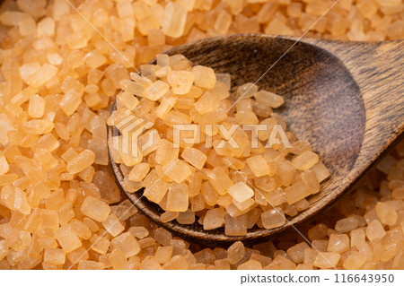 用湯匙舀出粗糧 用湯匙舀出粗糧 116643950