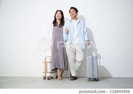 50多歲的老年夫婦出國旅行的照片等。 116644069