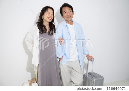 Senior couple in their 50s traveling, images of overseas travel, etc. Senior couple in their 50s traveling, images of overseas travel, etc. 116644071