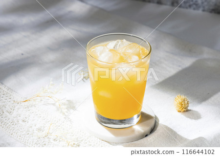 Fresh orange juice Fresh orange juice 116644102