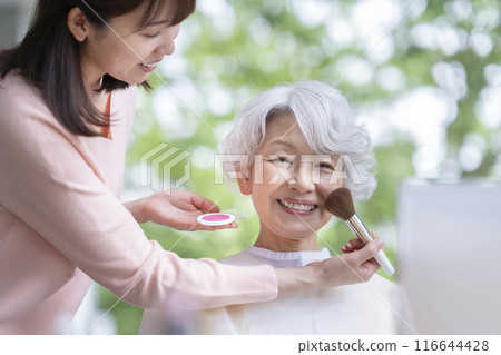 Senior woman getting her makeup done 116644428