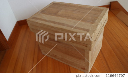 Wooden tea box with lid made in Shizuoka prefecture for storage Wooden tea box with lid made in Shizuoka prefecture for storage 116644707