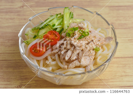 Steamed chicken cold udon Steamed chicken cold udon 116644763