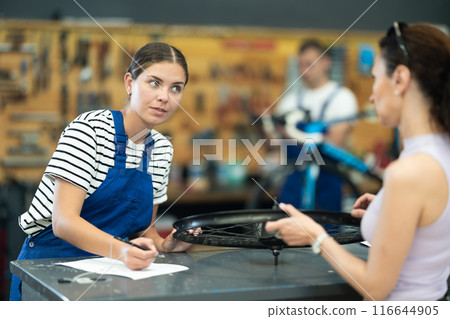 Female worker signs contract for bicycle repair service 116644905