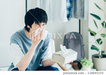 患有花粉熱的年輕人 患有花粉熱的年輕人 116645233