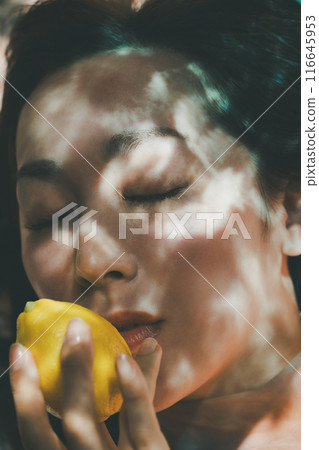 The beauty benefits of lemon 116645953