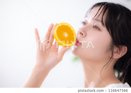 美麗形象橙色年輕女子肖像 116647366