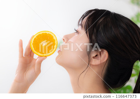美麗形象橙色年輕女子肖像 116647373