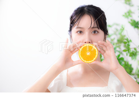 美麗形象橙色年輕女子肖像 116647374